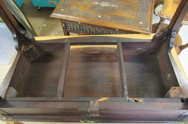 A GEORGIAN MAHOGANY FOLDING TEA TABLE Image
