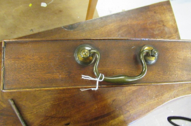 A GEORGIAN MAHOGANY FOLDING TEA TABLE Image