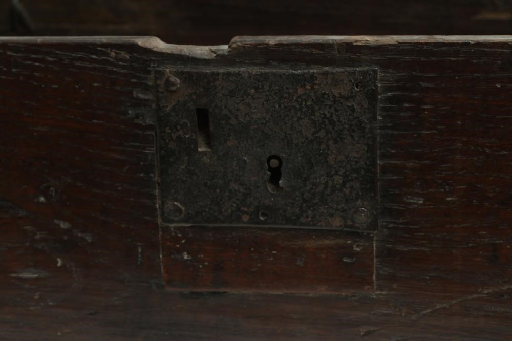 A SMALL OAK SIX PLANK CHEST Image