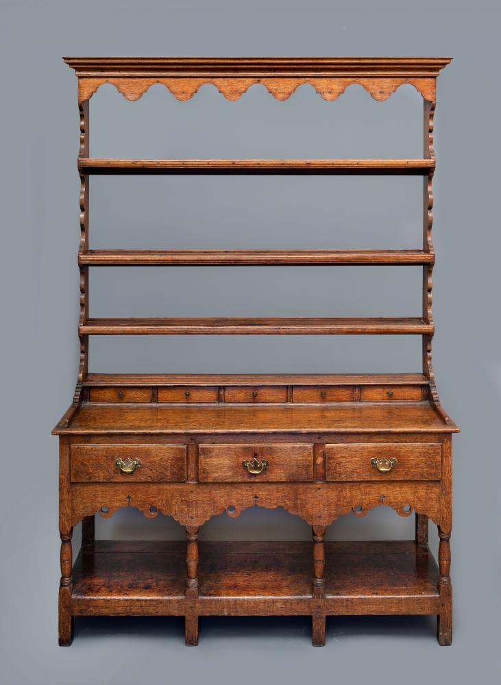A GEORGIAN SMALL OAK POT BOARD DRESSER Image