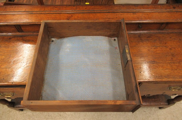 A GEORGIAN SMALL OAK POT BOARD DRESSER Image
