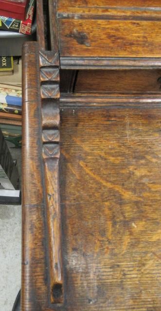 A GEORGIAN SMALL OAK POT BOARD DRESSER Image