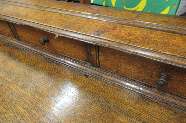 A GEORGIAN SMALL OAK POT BOARD DRESSER Image