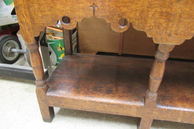 A GEORGIAN SMALL OAK POT BOARD DRESSER Image