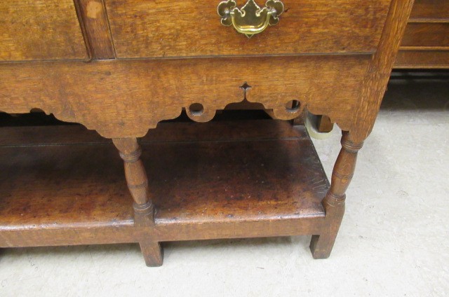 A GEORGIAN SMALL OAK POT BOARD DRESSER Image