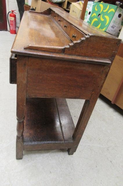 A GEORGIAN SMALL OAK POT BOARD DRESSER Image