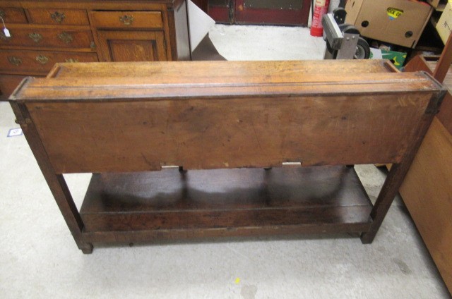 A GEORGIAN SMALL OAK POT BOARD DRESSER Image