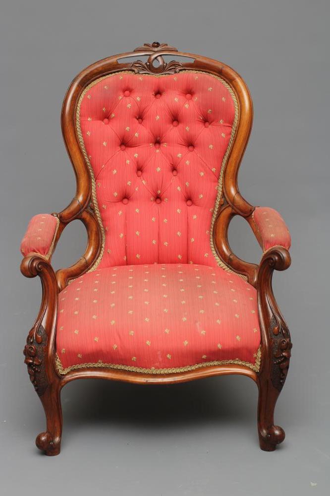 A VICTORIAN WALNUT FRAMED SALON CHAIR of spoon back form Image