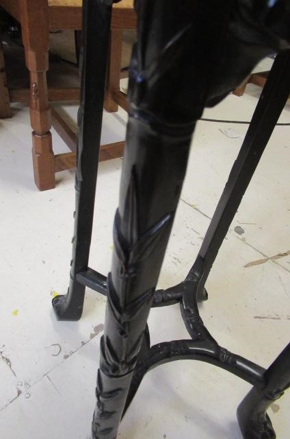 A CHINESE PADOUK WOOD JARDINIERE STAND Image