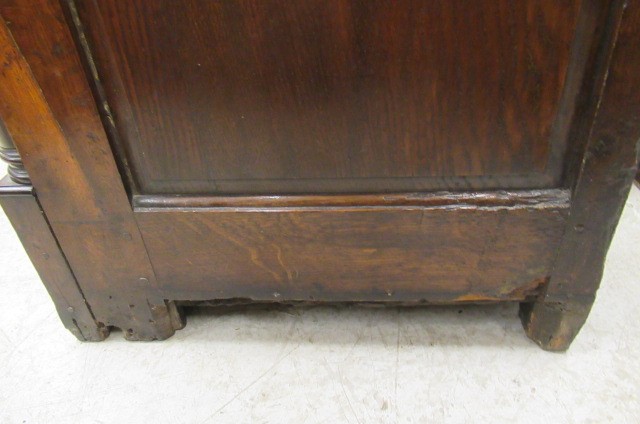 A GEORGIAN OAK ENCLOSED DRESSER Image