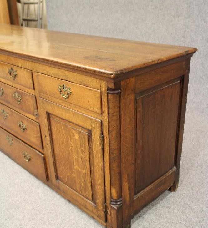 A GEORGIAN OAK ENCLOSED DRESSER Image