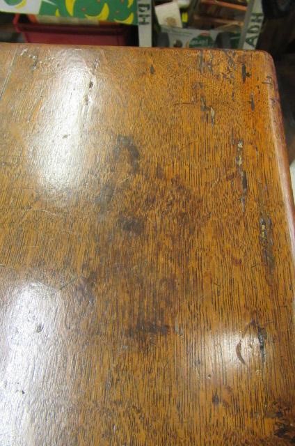 A GEORGIAN OAK ENCLOSED DRESSER Image