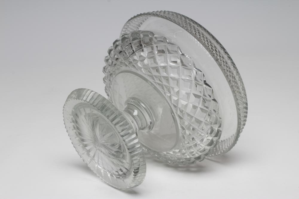 A GEORGIAN GLASS PEDESTAL BOWL Image