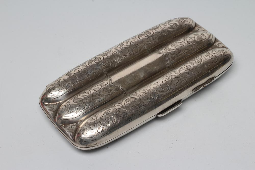A SILVER TRIPLE CIGAR CASE Image