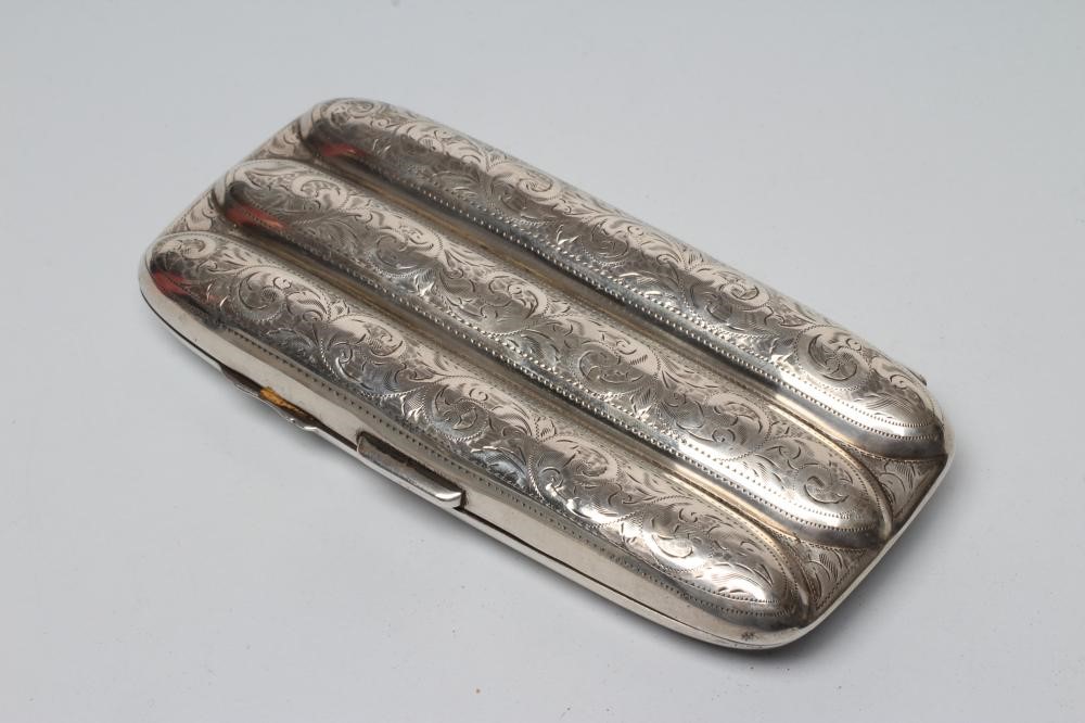 A SILVER TRIPLE CIGAR CASE Image