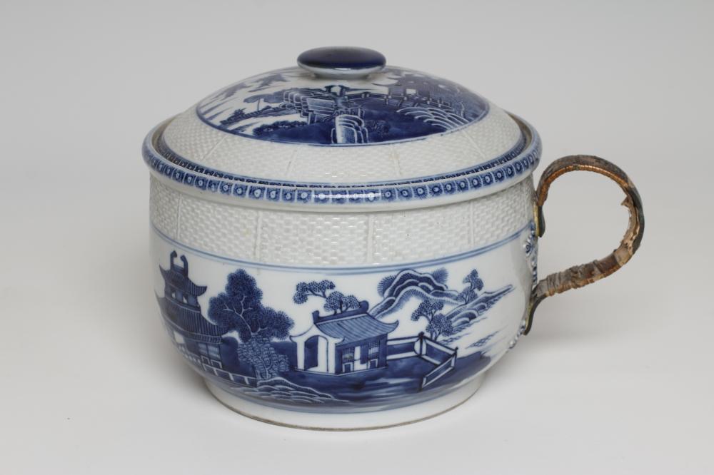 A CHINESE EXPORT PORCELAIN CHAMBER POT AND COVER of rounded cylindrical form with basket weave Image