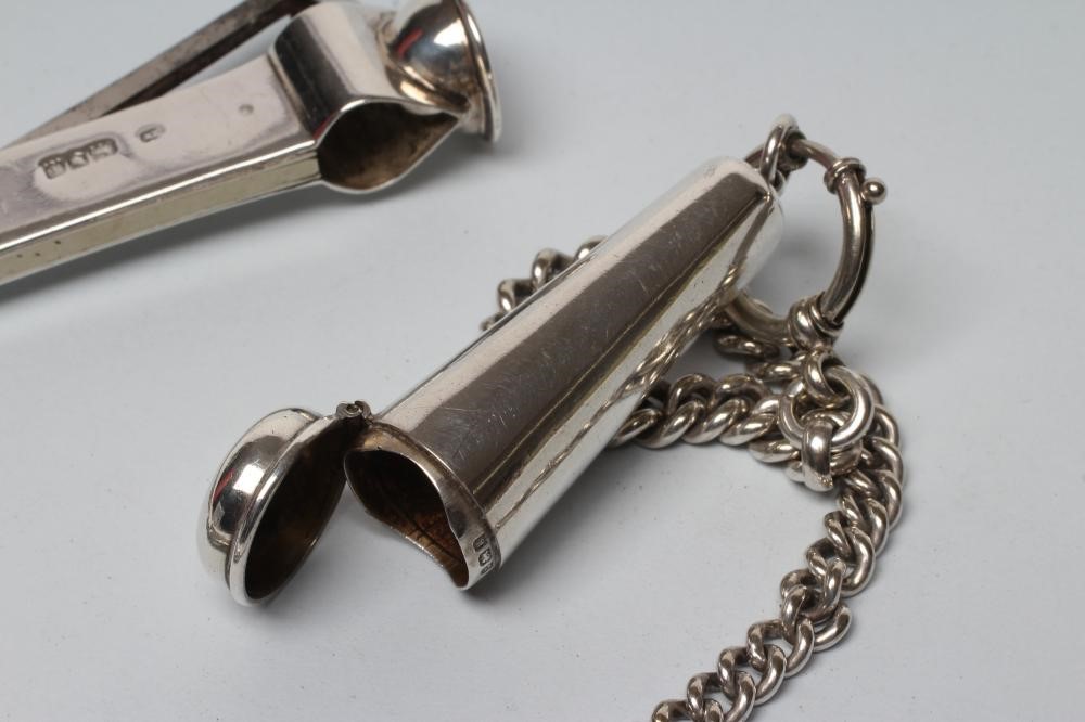 AN EDWARDIAN SILVER CIGAR CUTTER Image
