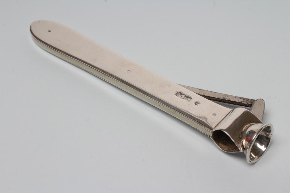 AN EDWARDIAN SILVER CIGAR CUTTER Image