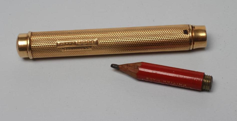 AN 18CT GOLD TELESCOPIC PENCIL Image