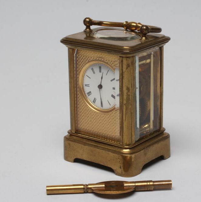 A MINIATURE BRASS CASED CARRIAGE CLOCK Image