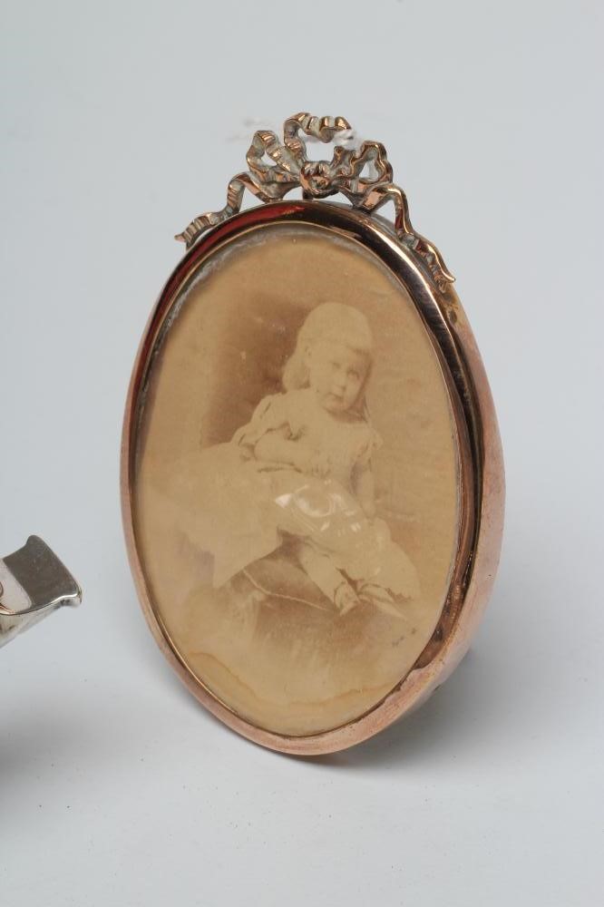 AN EDWARDIAN SILVER RATTLE/WHISTLE Image