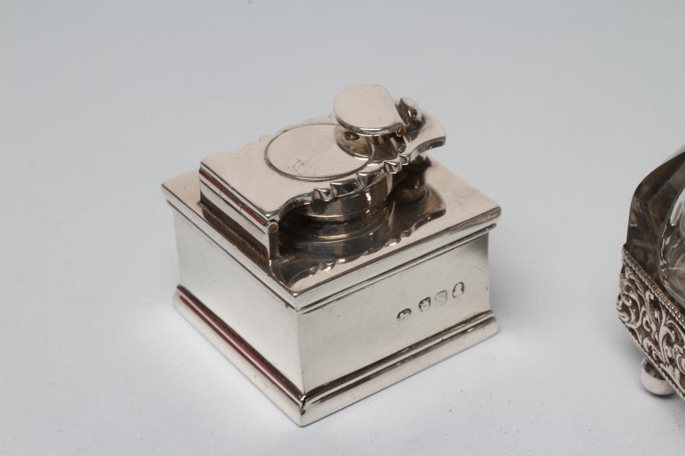 A LATE GEORGE III SILVER TRAVELLING INKWELL Image