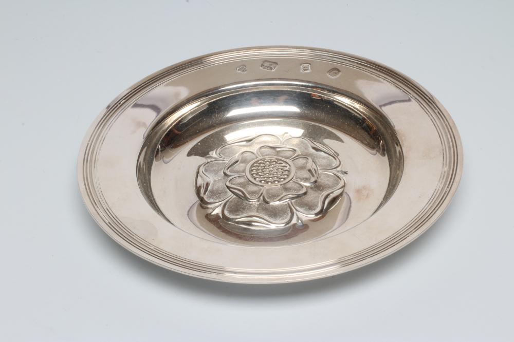 A SMALL SILVER DISH Image