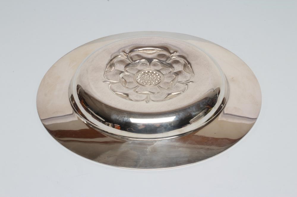 A SMALL SILVER DISH Image