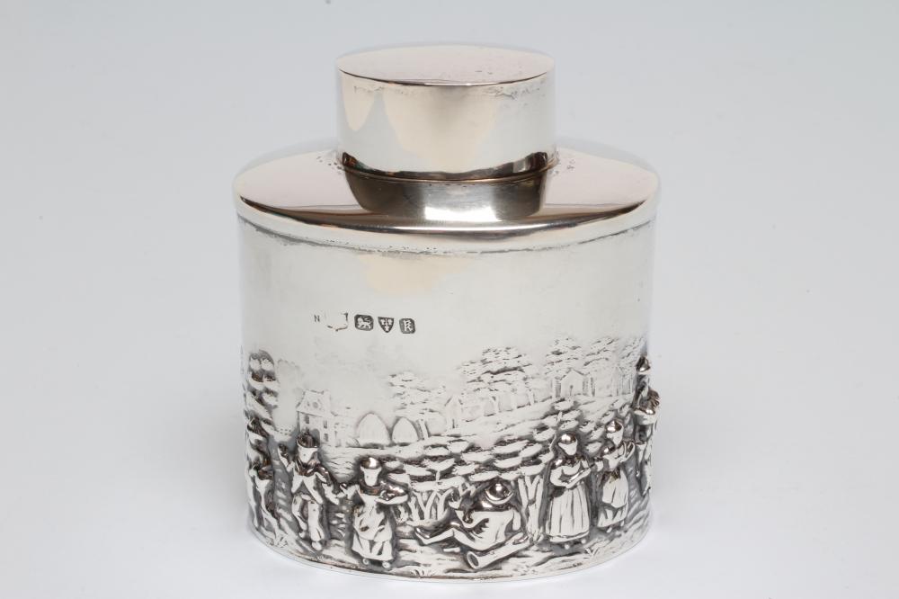 A SILVER TEA CANISTER Image