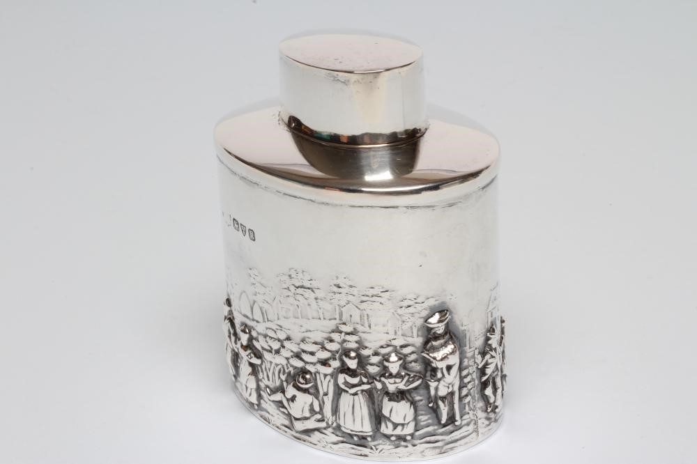 A SILVER TEA CANISTER Image