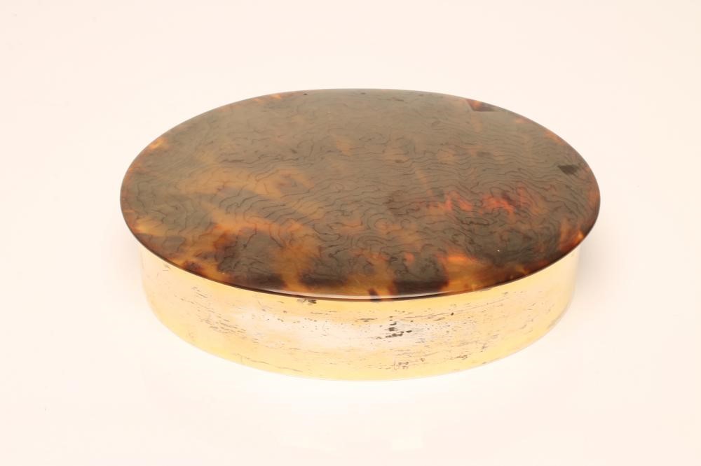 AN ART DECO SILVER GILT MOUNTED TORTOISESHELL CASED MANICURE SET Image