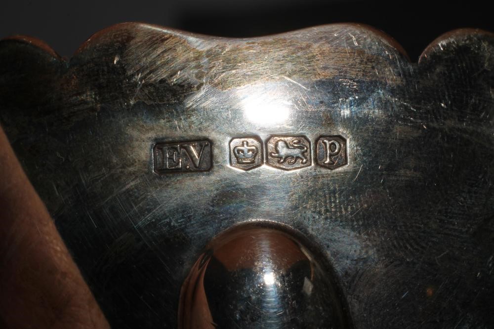 A PAIR OF ART DECO SILVER SAUCE BOATS Image