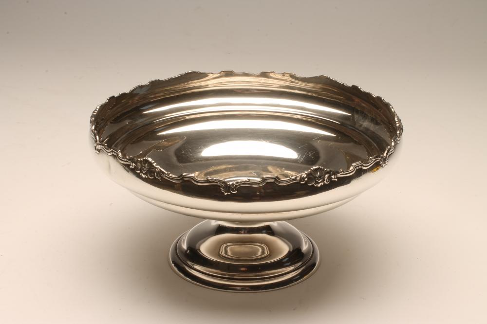 *A SILVER PEDESTAL BOWL Image