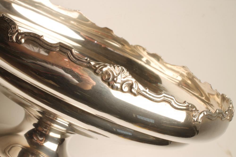 *A SILVER PEDESTAL BOWL Image