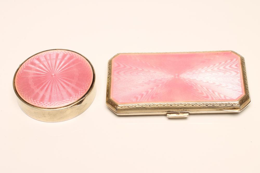 AN ART DECO SILVER COMPACT Image