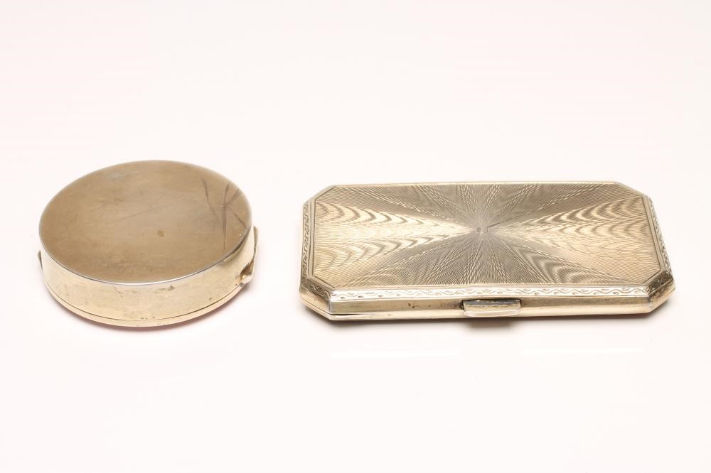 AN ART DECO SILVER COMPACT Image