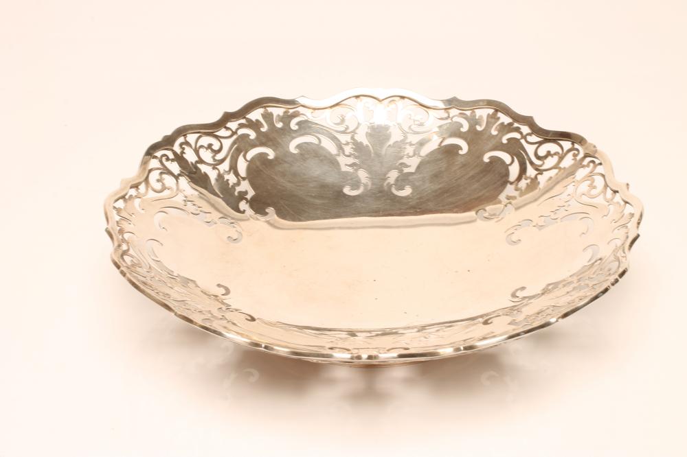A SILVER FRUIT DISH Image