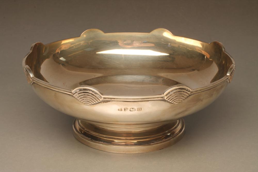 AN ART DECO SILVER FRUIT BOWL Image