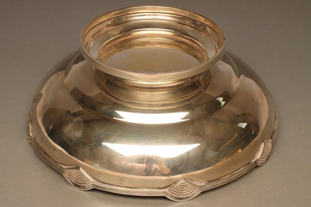 AN ART DECO SILVER FRUIT BOWL Image