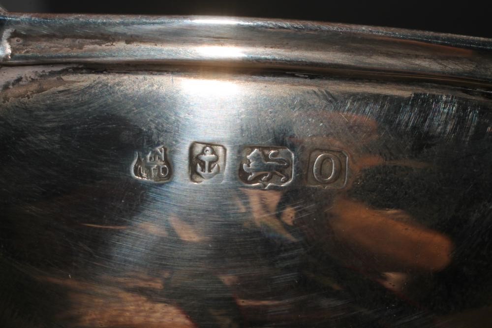 AN ART DECO SILVER FRUIT BOWL Image