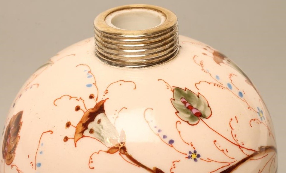 A VICTORIAN SILVER MOUNTED PALE PINK OVERLAY GLASS EAU DE TOILETTE BOTTLE Image