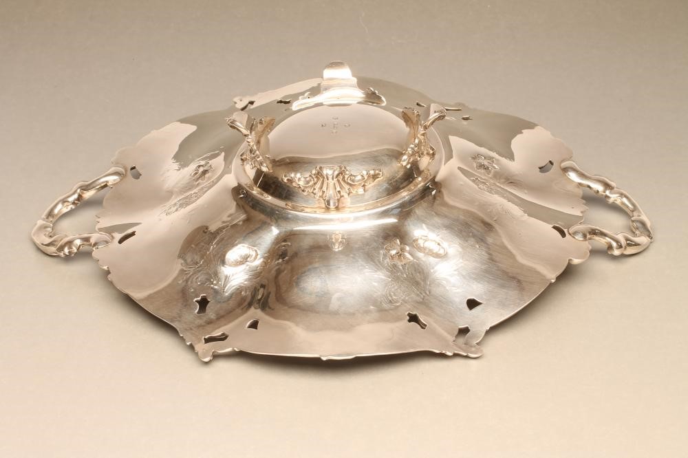 AN EARLY VICTORIAN SILVER TWO HANDLED DISH Image