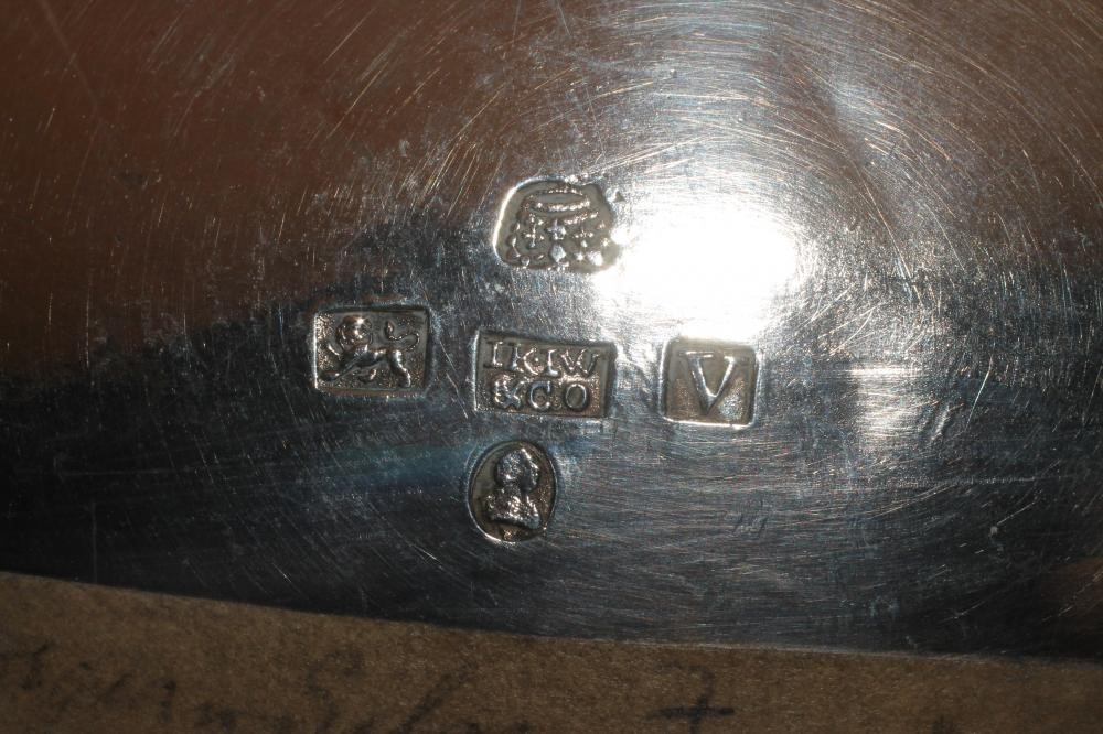 AN EARLY VICTORIAN SILVER TWO HANDLED DISH Image