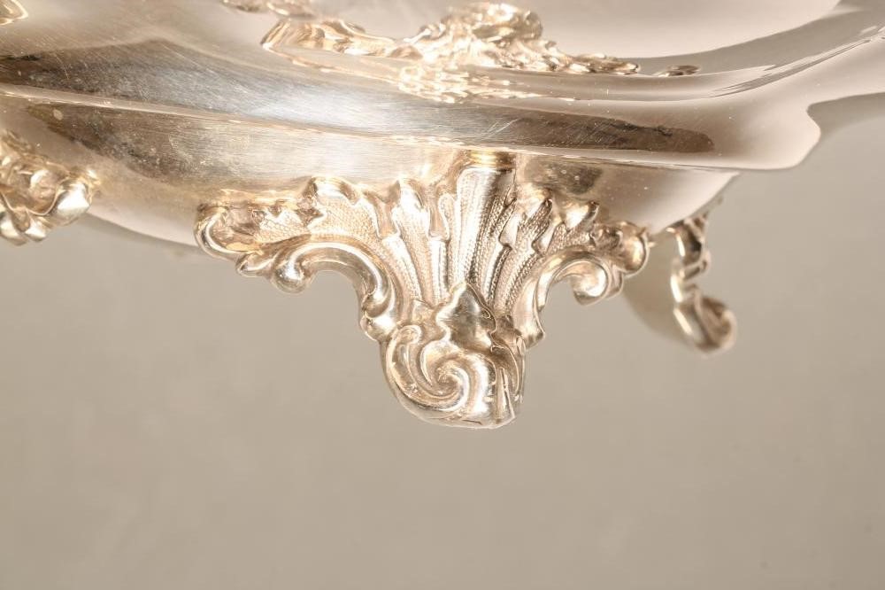 AN EARLY VICTORIAN SILVER TWO HANDLED DISH Image