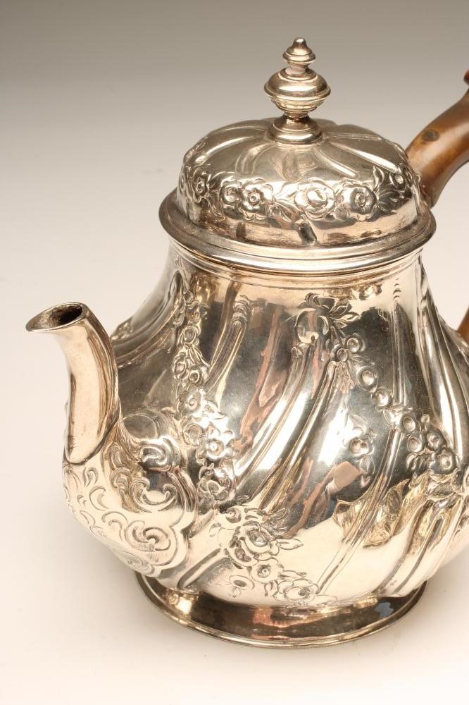 A VICTORIAN BACHELOR'S SILVER TEAPOT AND MILK JUG Image