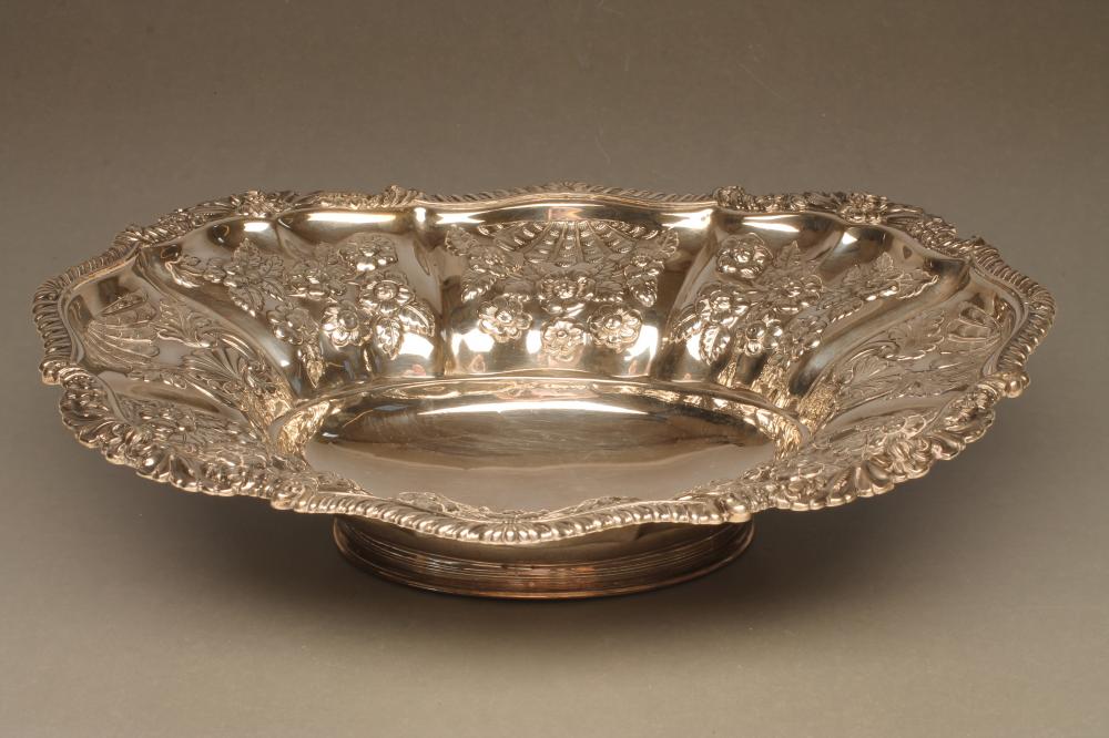A LATE GEORGE III SILVER BASKET Image