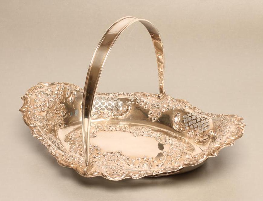 AN EDWARDIAN SILVER FRUIT BASKET Image