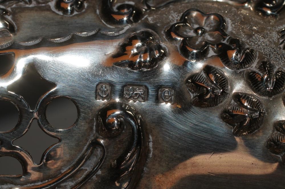 AN EDWARDIAN SILVER FRUIT BASKET Image