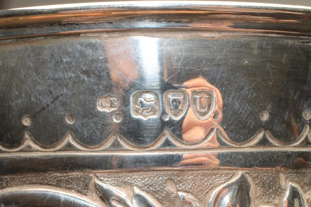 A LATE VICTORIAN SILVER ICE BUCKET WITH MATCHING TONGS AND LINER Image