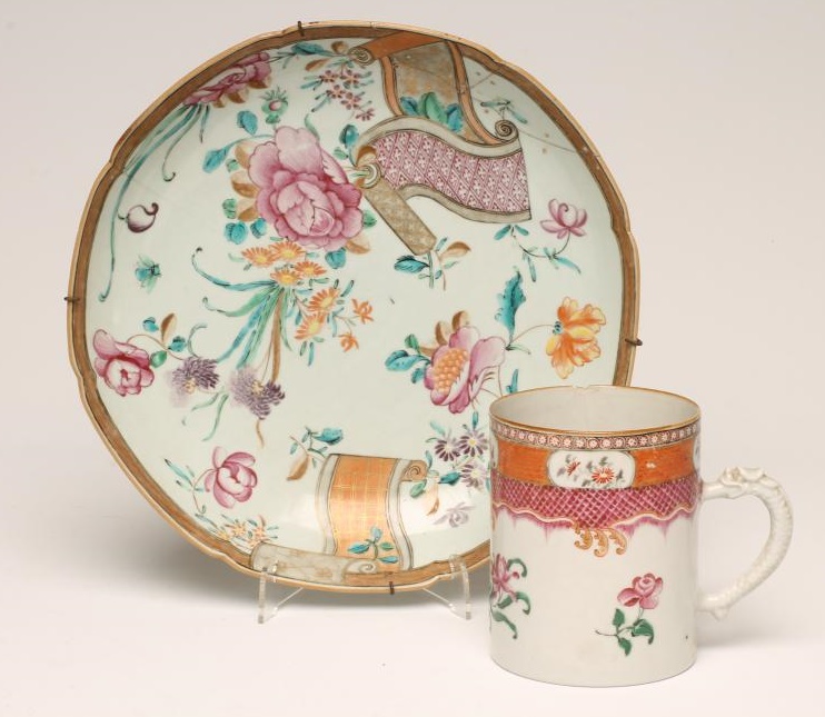 A CHINESE EXPORT PORCELAIN SAUCER DISH of lobed circular form Image